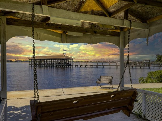 Pergola view in Pelican Pier View